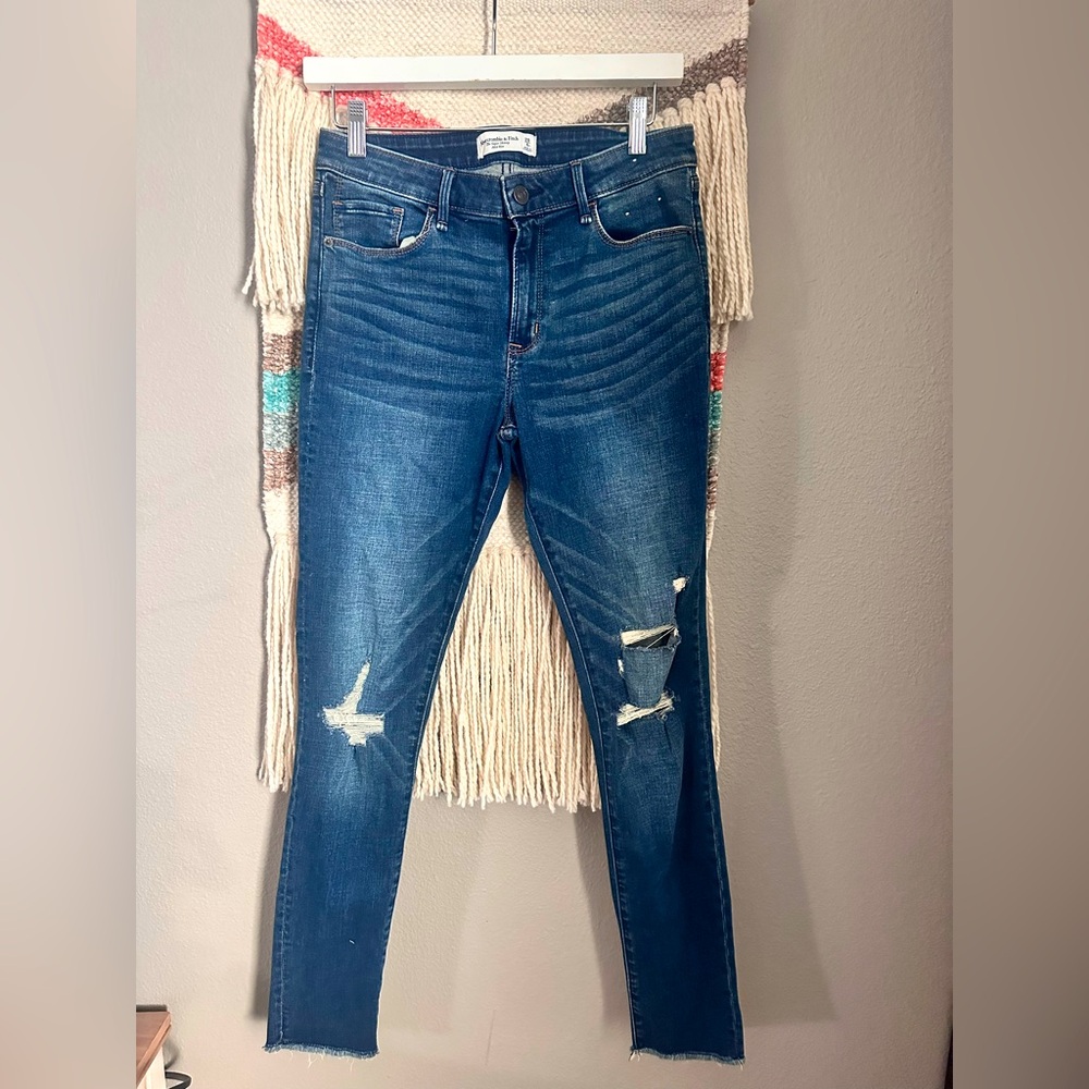 Abercrombie & Fitch “The Super Skinny Mid rise” ✨Size 28✨  Never Worn